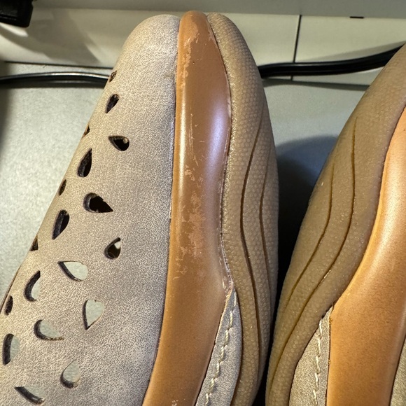 Rialto Women’s Size 11 Vienna Clogs Tan Mary Janes Wedge Heels Perforated - Picture 10 of 12